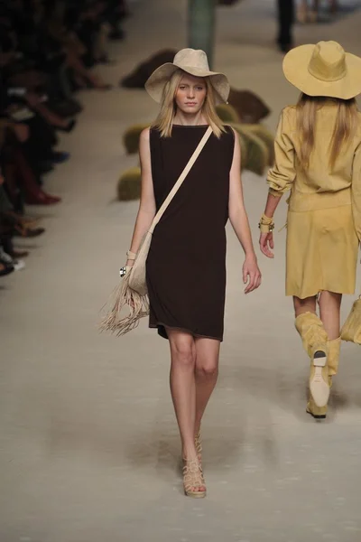 Look 7